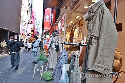 지갑 닫는 시민들…작년 소매판매액 2.1% 감소