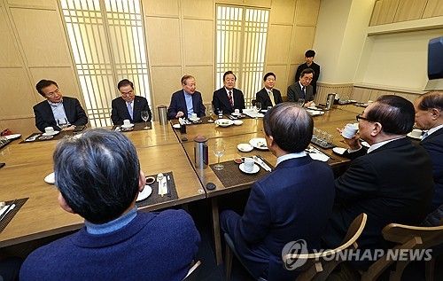 한자리에 모인 정치 원로들