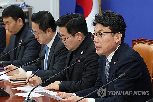 발언하는 진성준 정책위의장