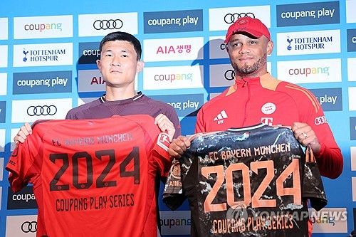 바이에른 뮌헨의 김민재(왼쪽)와 뱅상 콩파니 감독
