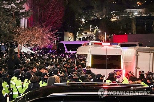 윤 대통령 체포영장 2차 집행 시도, 관저 앞에 모인 경찰병력