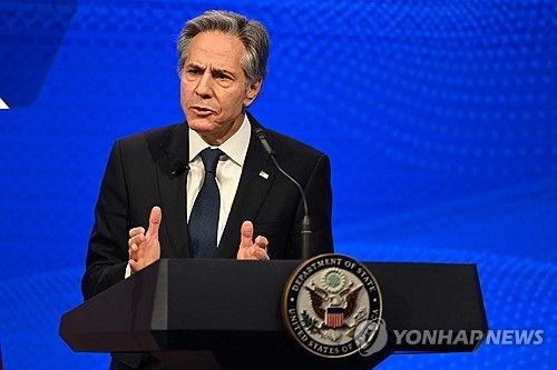 연설하는 블링컨 장관