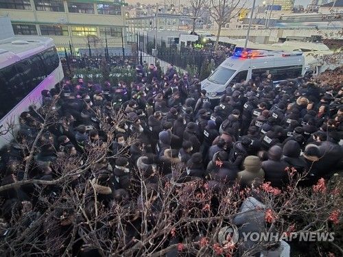 관저 진입 시도