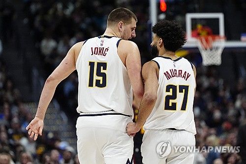 요키치(왼쪽)와 머리