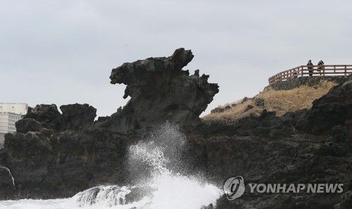 잔뜩 흐린 제주 하늘