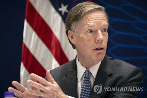 이임하는 니컬러스 번스 주중 미국 대사