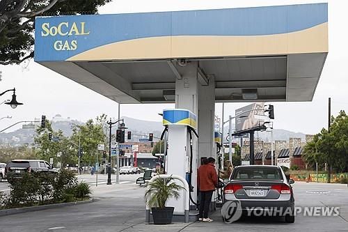 미 로스앤젤레스의 주유소