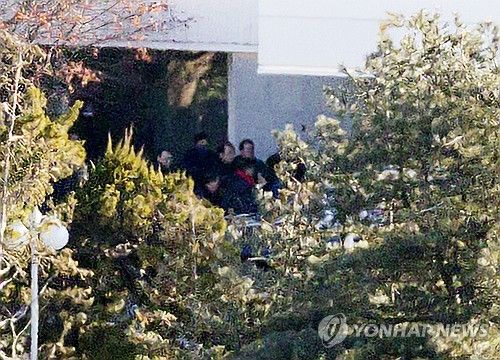 관저 앞 국민의힘 의원들