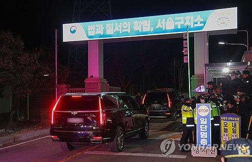 구치소 향하는 윤석열 대통령 탑승 차량