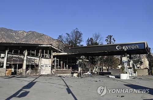 불에 탄 알타데나 지역 주유소