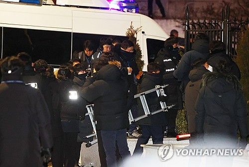 사다리 투입되는 관저