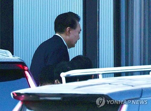 윤석열 대통령, 내란·직권남용 혐의로 공수처 출석