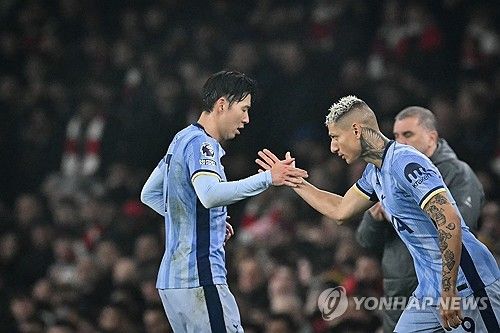 교체되는 손흥민