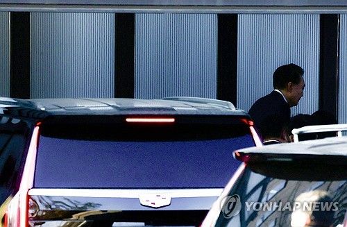 윤석열 대통령, 내란·직권남용 혐의로 공수처 출석