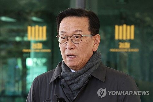 입장 발표하는 윤석열 대통령 측 석동현 변호사