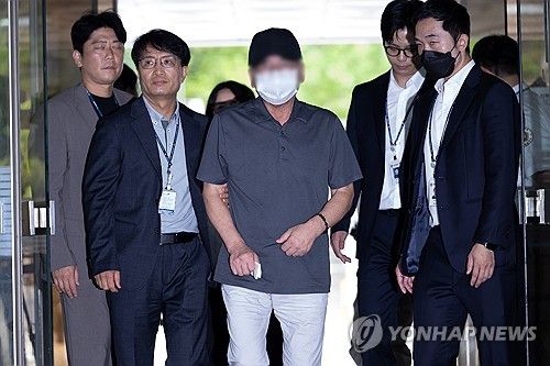 시청역 역주행 사고 운전자 구속심사 출석…연신 "너무 죄송"