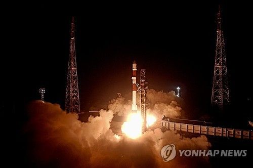 지난달 30일 인도 인공위성 탑재 로켓이 발사되는 모습