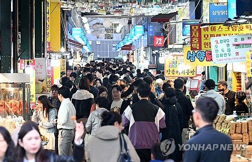 발 디딜 틈 없는 강릉 전통시장