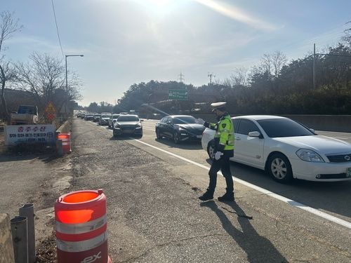 교통지도하는 경찰