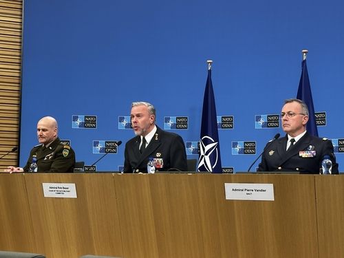 나토 국방총장회의 기자회견