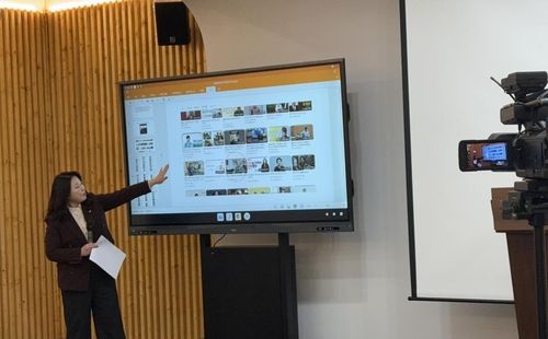 기자회견 하는 박진희 충북도의원