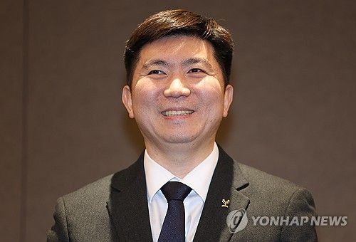 미소 보이는 유승민 당선인