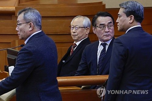 2차 변론기일 출석한 윤 대통령 측 변호인단