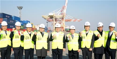 광양항 찾은 김영록 전남지사