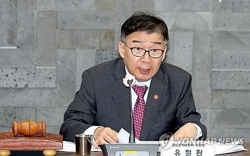 발언하는 유철환 권익위원장
