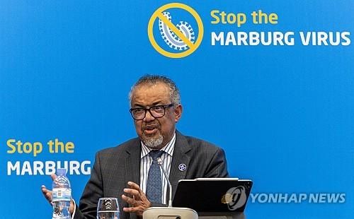 작년 10월 르완다서 마르부르크 발병 관련 기자회견하는 WHO 사무총장