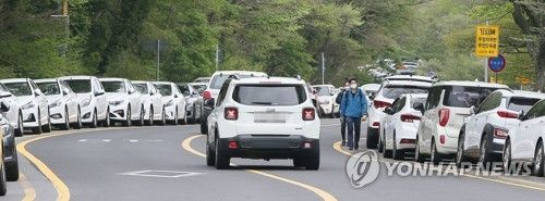 한라산 성판악 입구 일대 갓길 주차 심각 