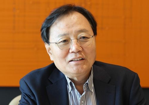 대한당구연맹 회장 선거에 출마한 김기홍 법무법인 율촌 고문