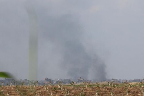 연기 피어오르는 가자지구