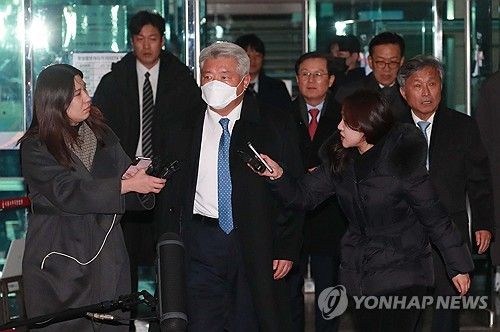 법원 나서는 윤 대통령측 변호인단