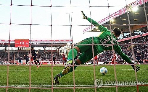 이재성이 유도한 페널티킥을 성공한 아미리
