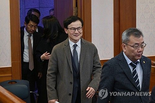 소심판정 입장하는 윤 대통령측 법률대리인단