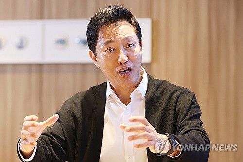 인터뷰하는 오세훈 서울시장