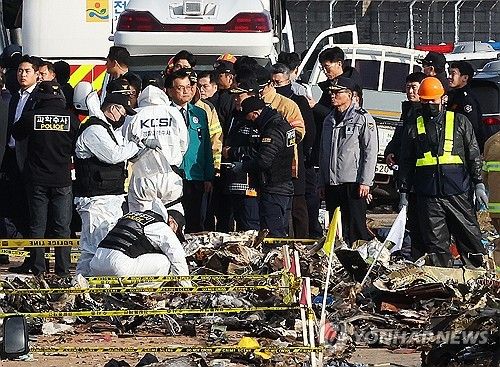 무안 제주항공 여객기 사고현장 찾은 최상목 권한대행