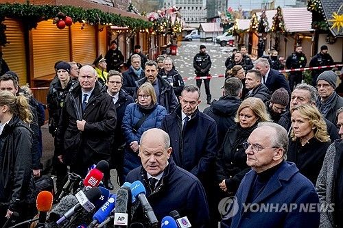 성탄마켓 테러 현장을 방문한 올라프 숄츠 독일 총리