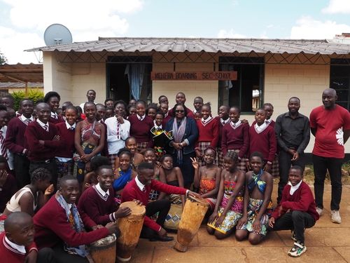 잠비아 메헤바 난민 정착촌 내 중학교 학생들