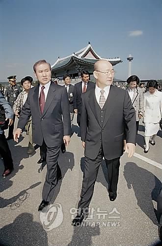 육사 졸업식에 참석한 전두환, 노태우 전 대통령