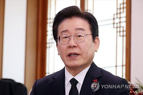 인사말 하는 이재명 대표