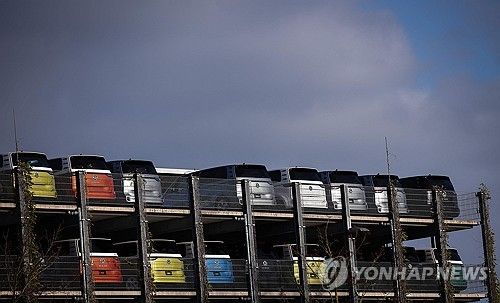 인도 기다리는 독일 자동차