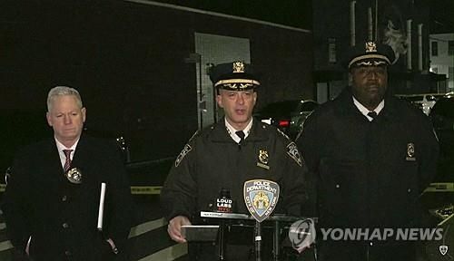 뉴욕 퀸스 나이트클럽 총격 사건 경찰 브리핑