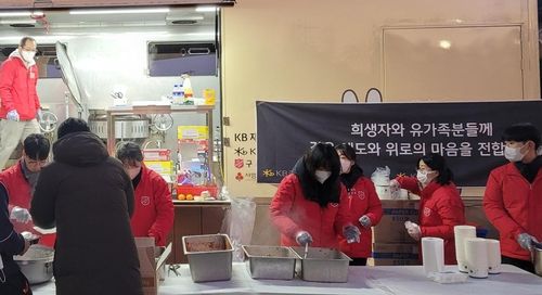 무안국제공항 주차장에서 식당차 운영하는 구세군