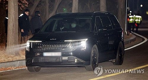 윤 대통령 강제인치 시도 불발…구치소서 철수하는 공수처