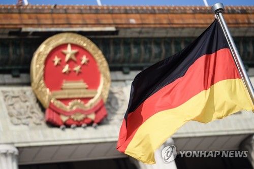 중국 인민대회당 앞 독일 국기