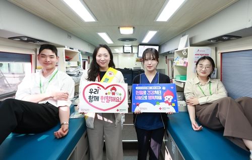 헌혈하는 HD현대 임직원들