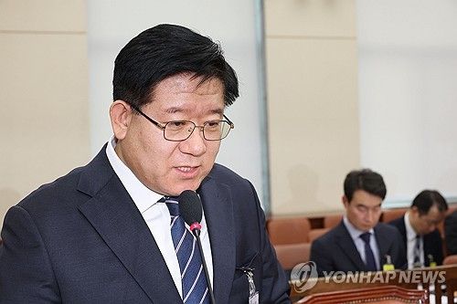 현안보고하는 경찰청장 직무대행