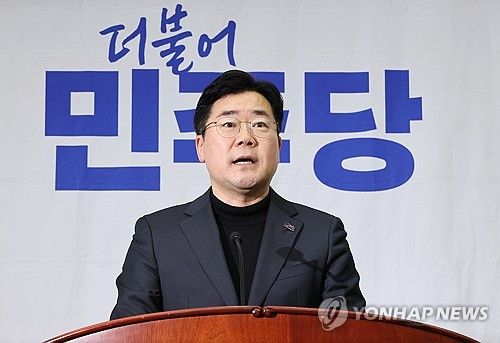 비상의원총회에서 발언하는 박찬대 원내대표